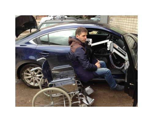 Автомобильный подъемник для инвалидов. Крепление на петли